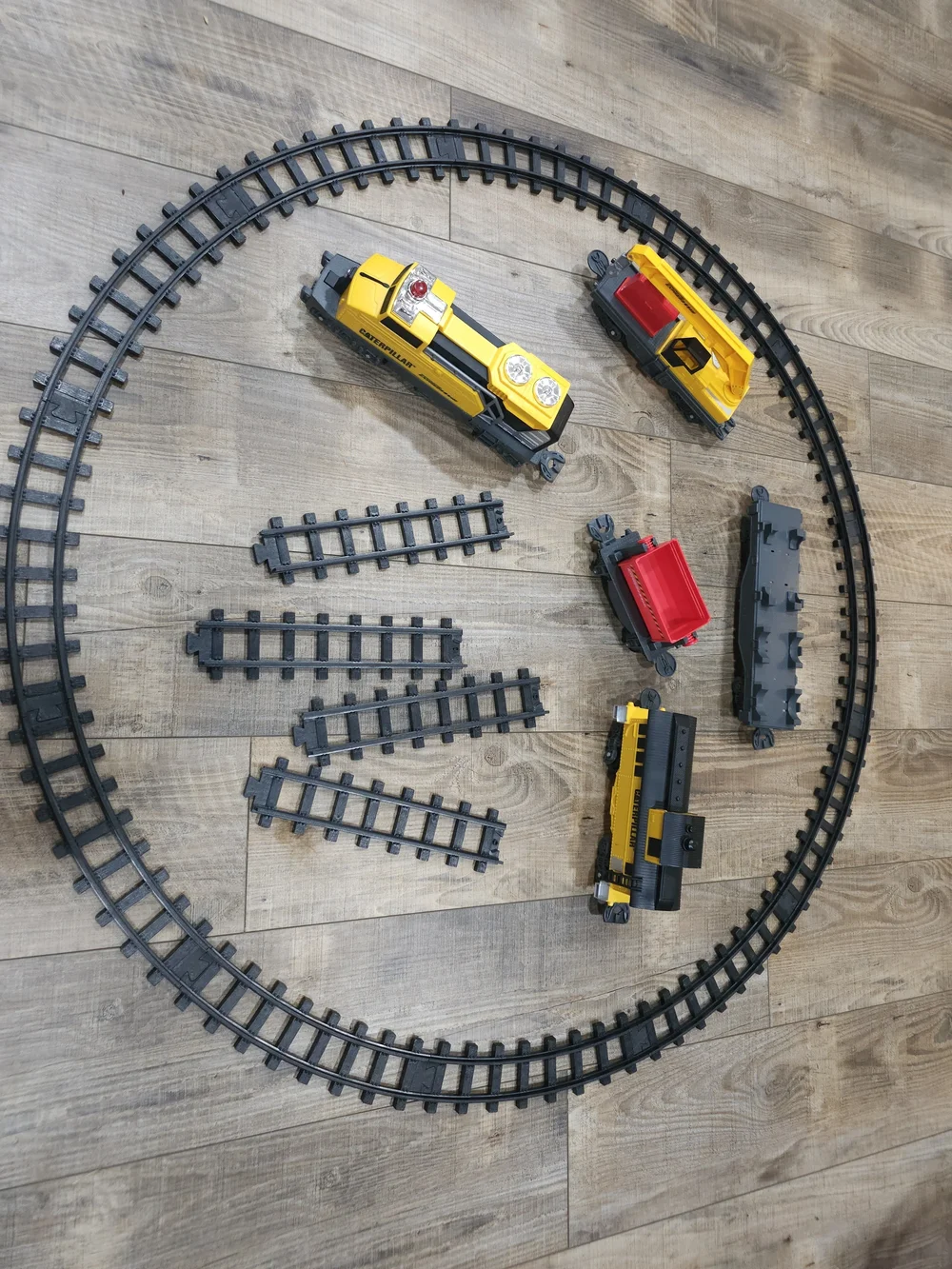 Caterpillar Construction Express Motorized 12 Inch Train 5 Car Set With Tracks